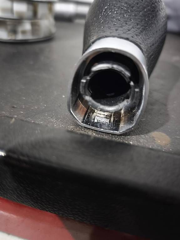 Tutti pezzi di ricambio auto: BMW E46 Schaltknauf zu verkaufen  – Usato da Zihlschlacht venduto da rad_vvm9 3