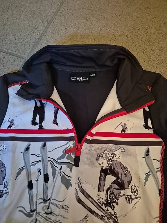 Scarpe, pantaloni & magliette da ginnastica: Dolcevita da sci bambina marca CMP – Usato da Vacallo venduto da for_Alessandra78 1