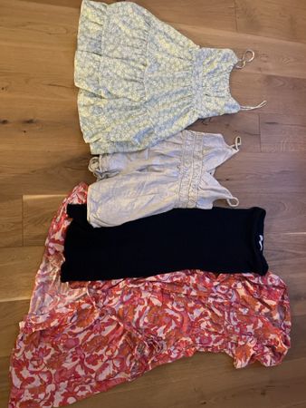 Diverse Kleider/Rock und kurzer Jumpsuit Grösse S-M Pack #6