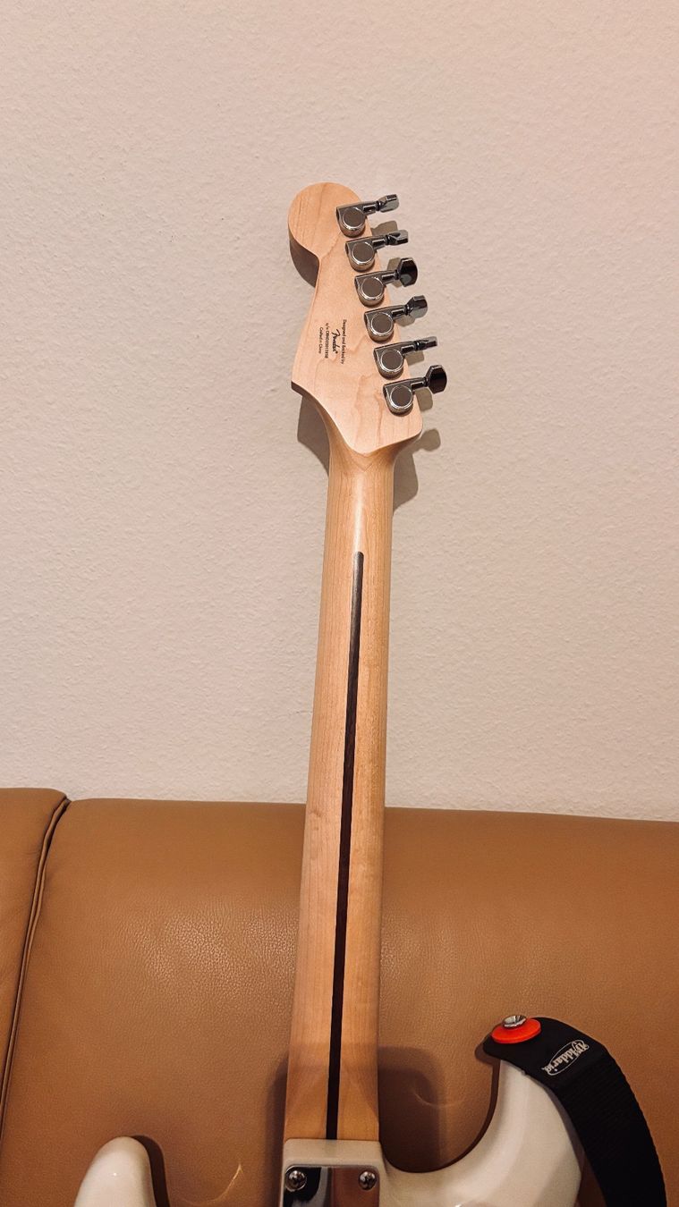 Squier Instruments de musique: E-Gitarre Squier Stratocaster mit Upgrades – D'occasion à Luzern par accessories_shop96 5