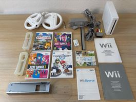 Une console Wii avec accessoires et 5 jeux