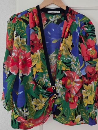 Colorful matchy set, shirt and light jacket size M/L