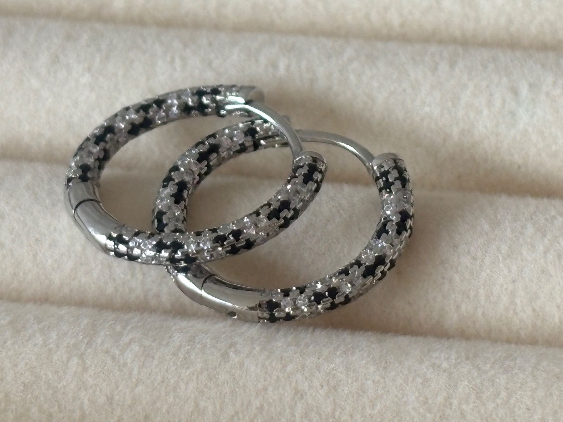 Orecchini pendenti & Orecchini a lobo: Luxus Elegante Ohrstecker /Creolen Farbe:  Silber – Nuovo (secondo la descrizione) da Biel-Bienne venduto da Roserosse13 3