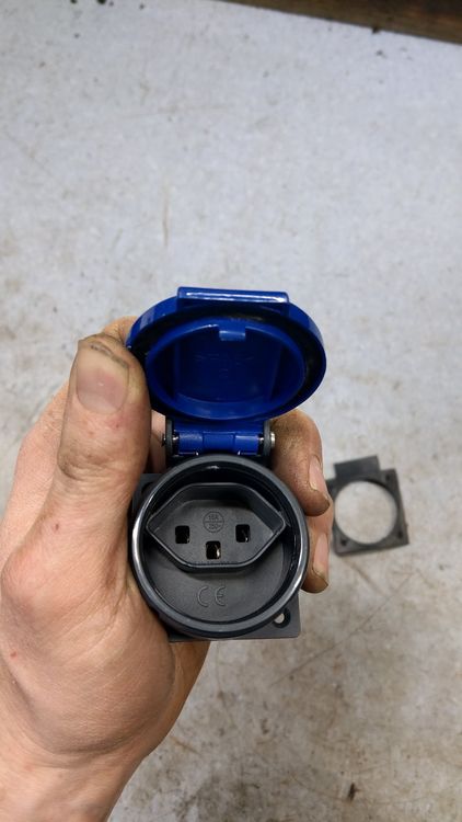 Edelstahl Bodeneinbausteckdose IP55 – Doppelsteckdose Mit Klappdeckel, Typ E (Französisch), Spritzwassergeschützt