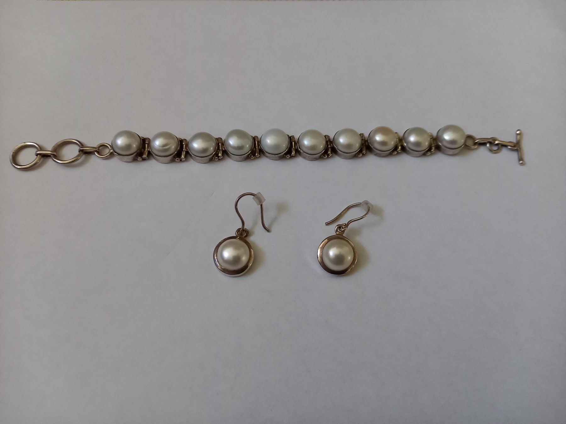 Bracciali & Braccialetti: Schönes Silber Armband mit Perlen und Ohrhänger – Nuovo e nell'imballaggio originale da Rickenbach LU venduto da ata47