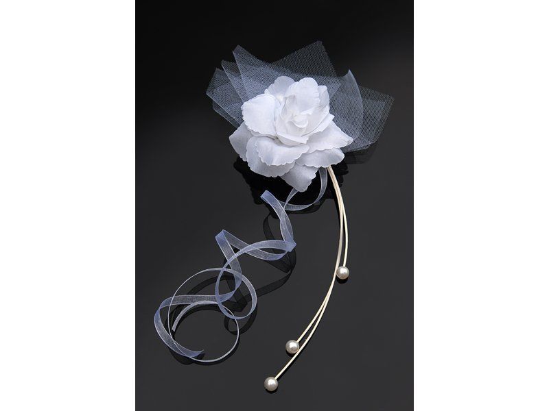 Dekomaterial: Rattansträusschen mit Satinrosen weiss – Gebraucht aus Spreitenbach von tasche-shop