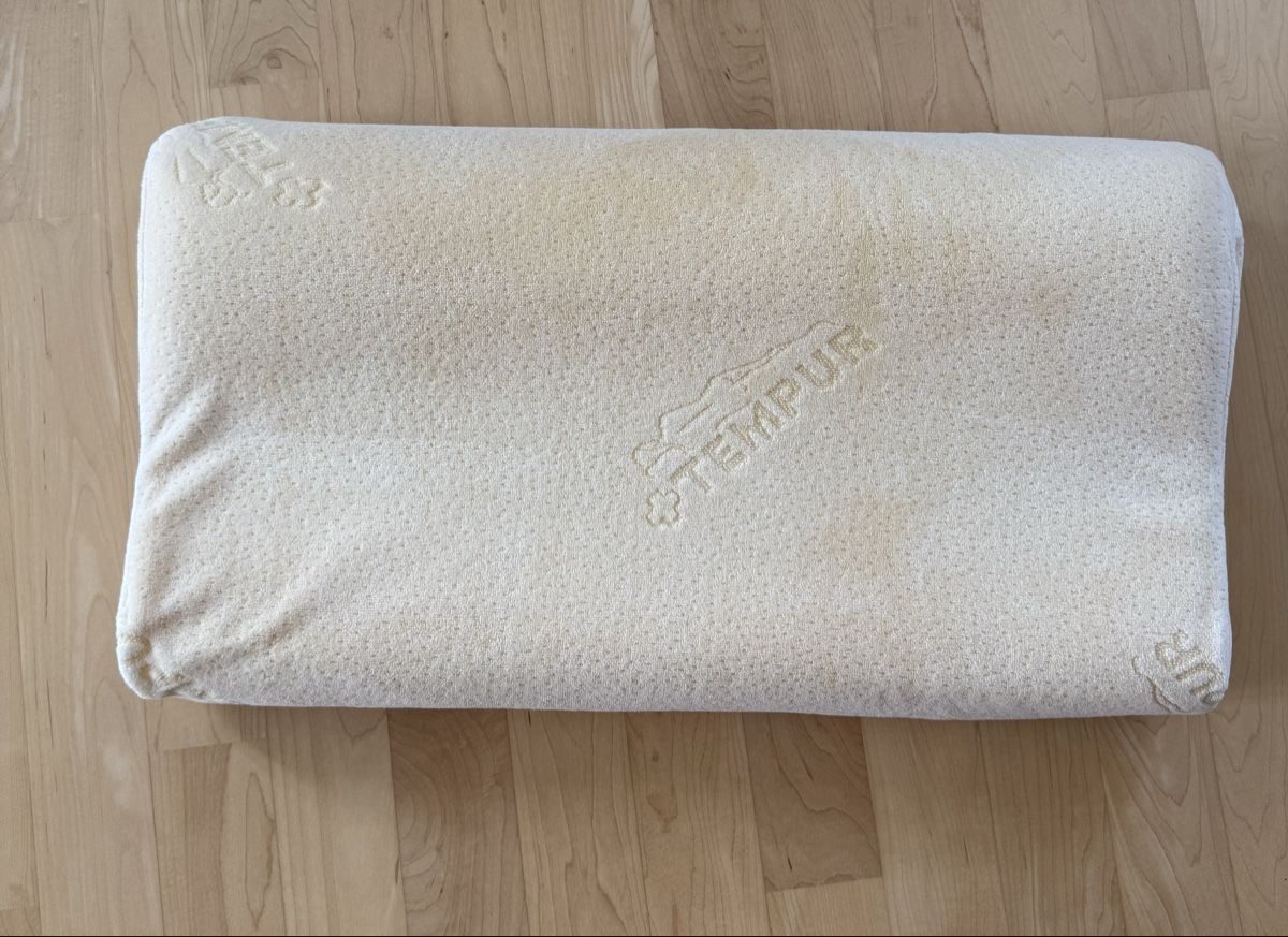 Tempur Cuscini: Tempur Nackenkissen Grösse M – Usato da Oberglatt ZH venduto da kaishu