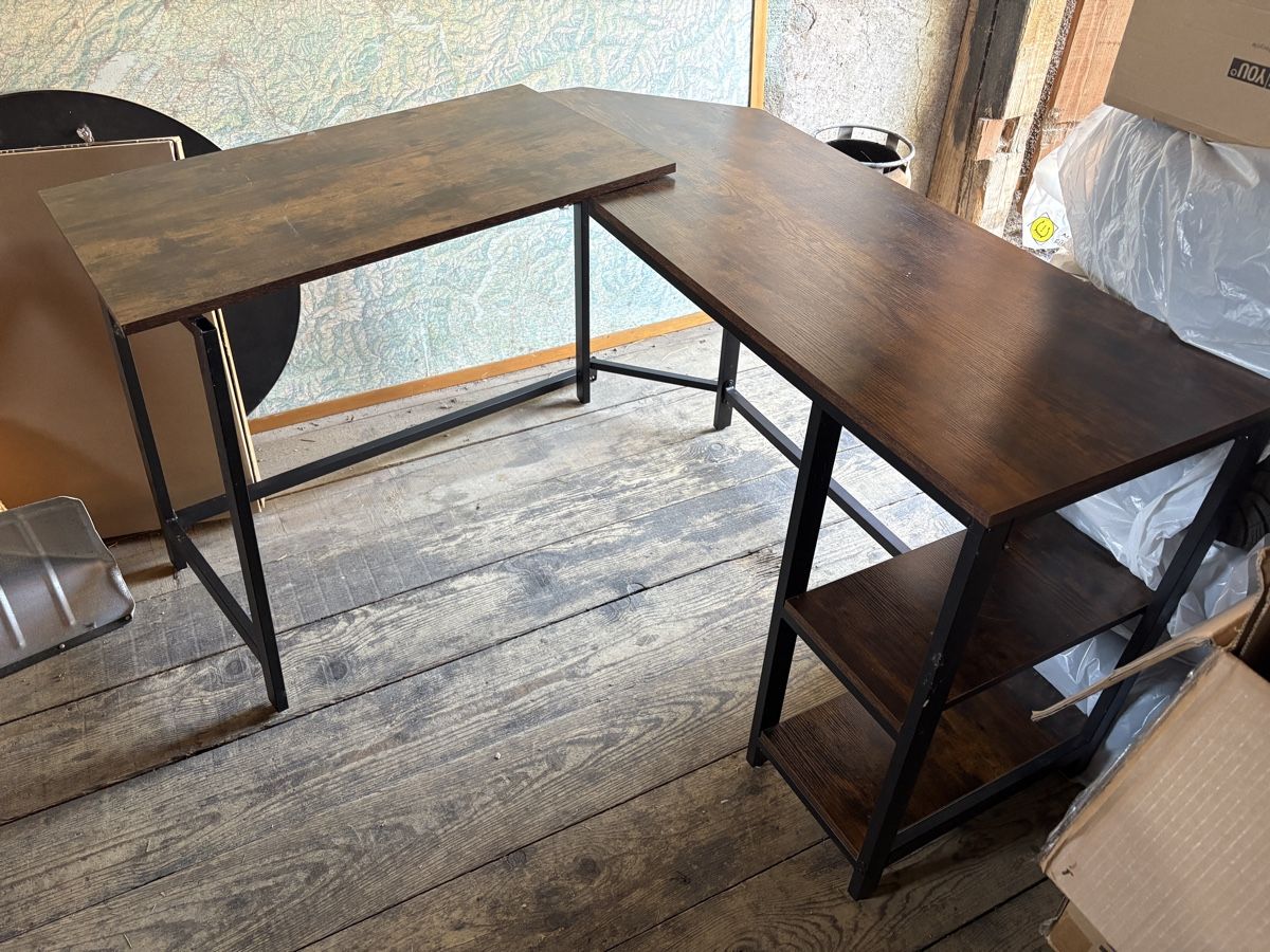 Bureaux: Bureau d’angle – D'occasion à Neyruz-sur-Moudon par Flachouille