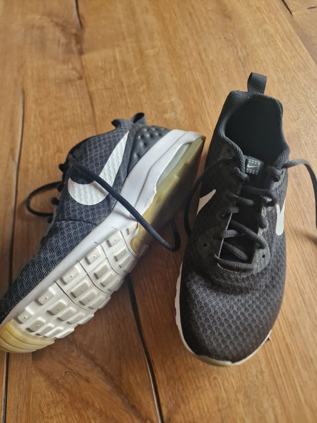 Nike Damenschuhe: Nike Sneaker – Gebraucht aus Alpnach Dorf von Schanein