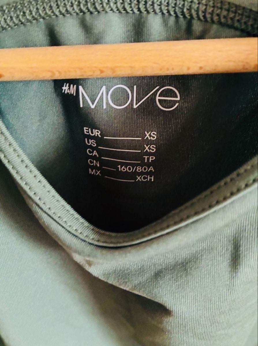 H&M Tops: H&M Move Top – Gebraucht aus Horgen von sophiaric
