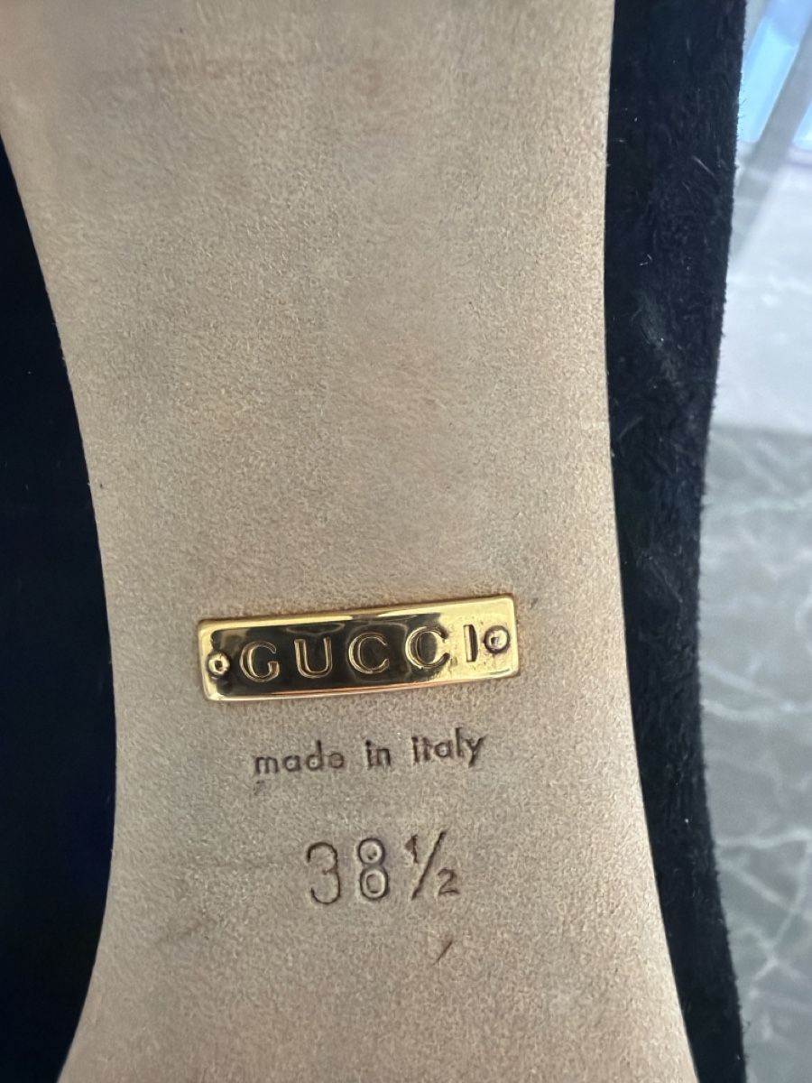 Gucci Damenschuhe: Gucci Pumps aus Wildleder, 38.5, Schwarz – Gebraucht aus Chur von kri_b5xv 3