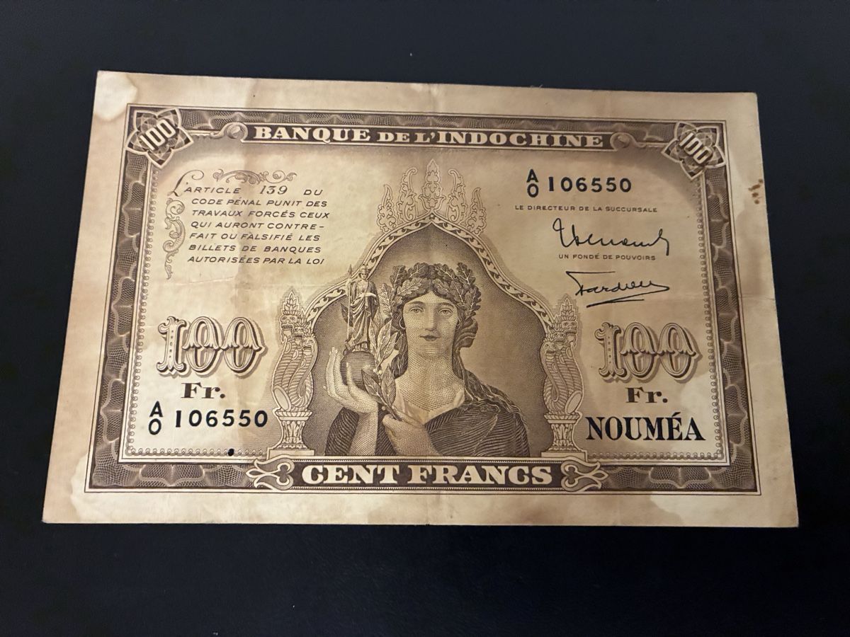 Banknoten: 100 Francs 1942 – Gebraucht aus Dällikon von Woldbanknoten 1