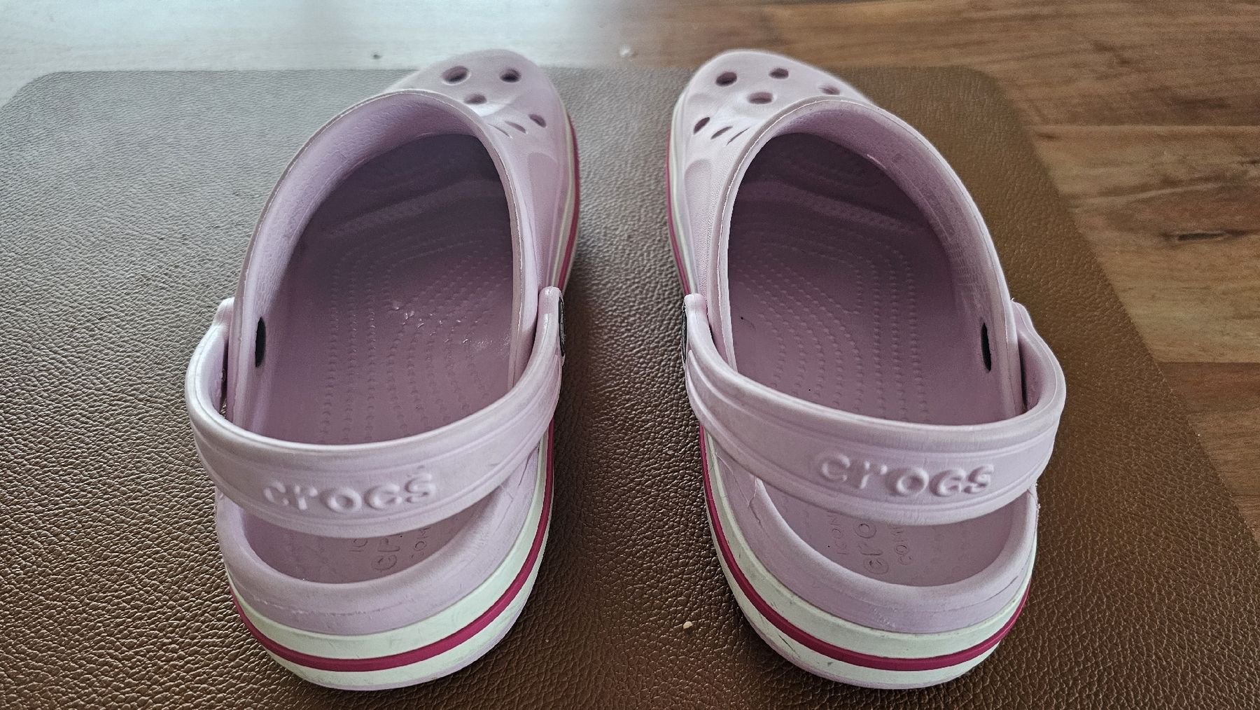 Crocs Chaussures garçon: crocs J2 33/34 pink – D'occasion à Russikon par marcello375 3