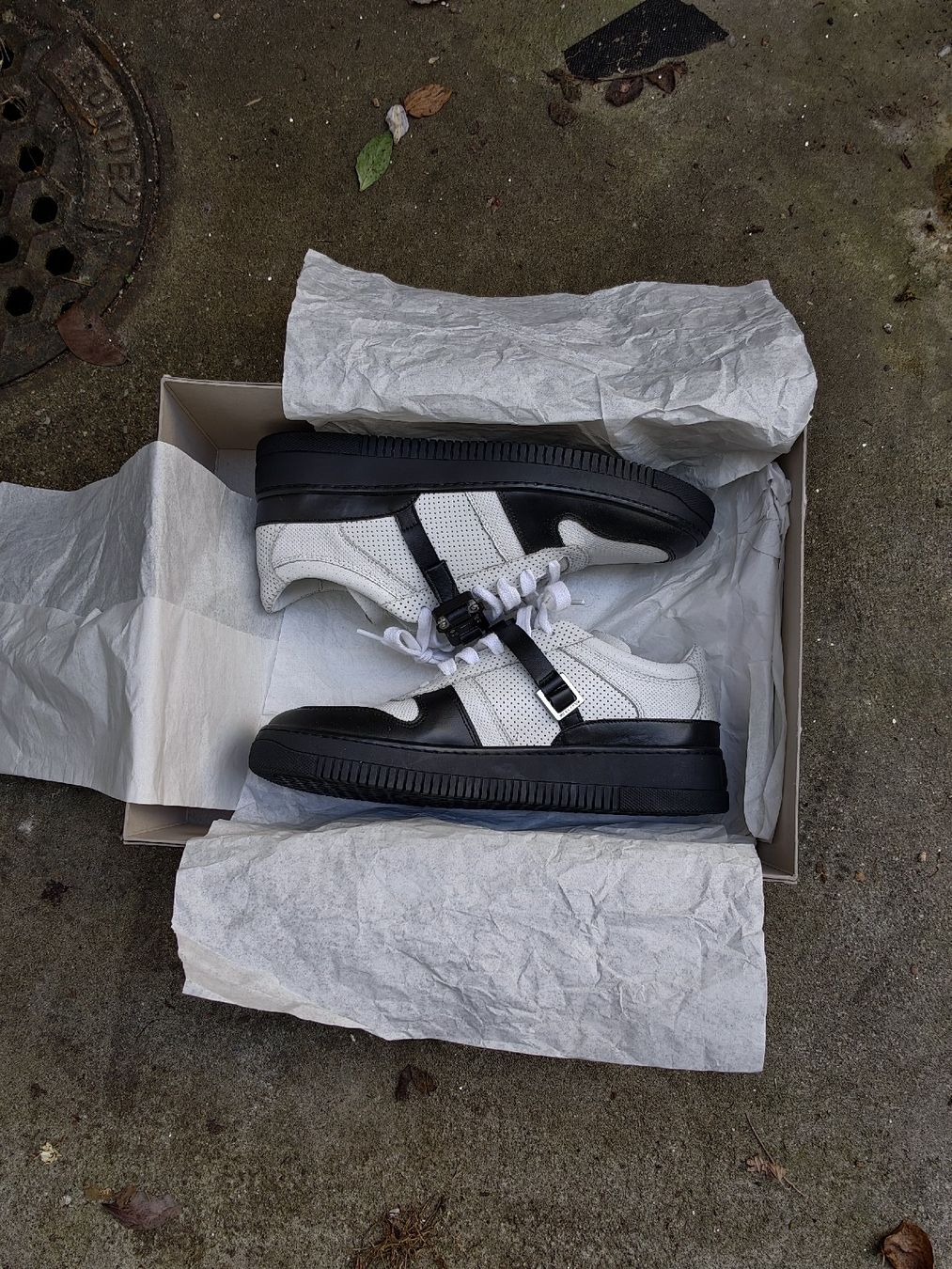 Scarpe da uomo: Alyx buckle sneaker – Nuovo (secondo la descrizione) da Herzogenbuchsee venduto da pre_h27s 1