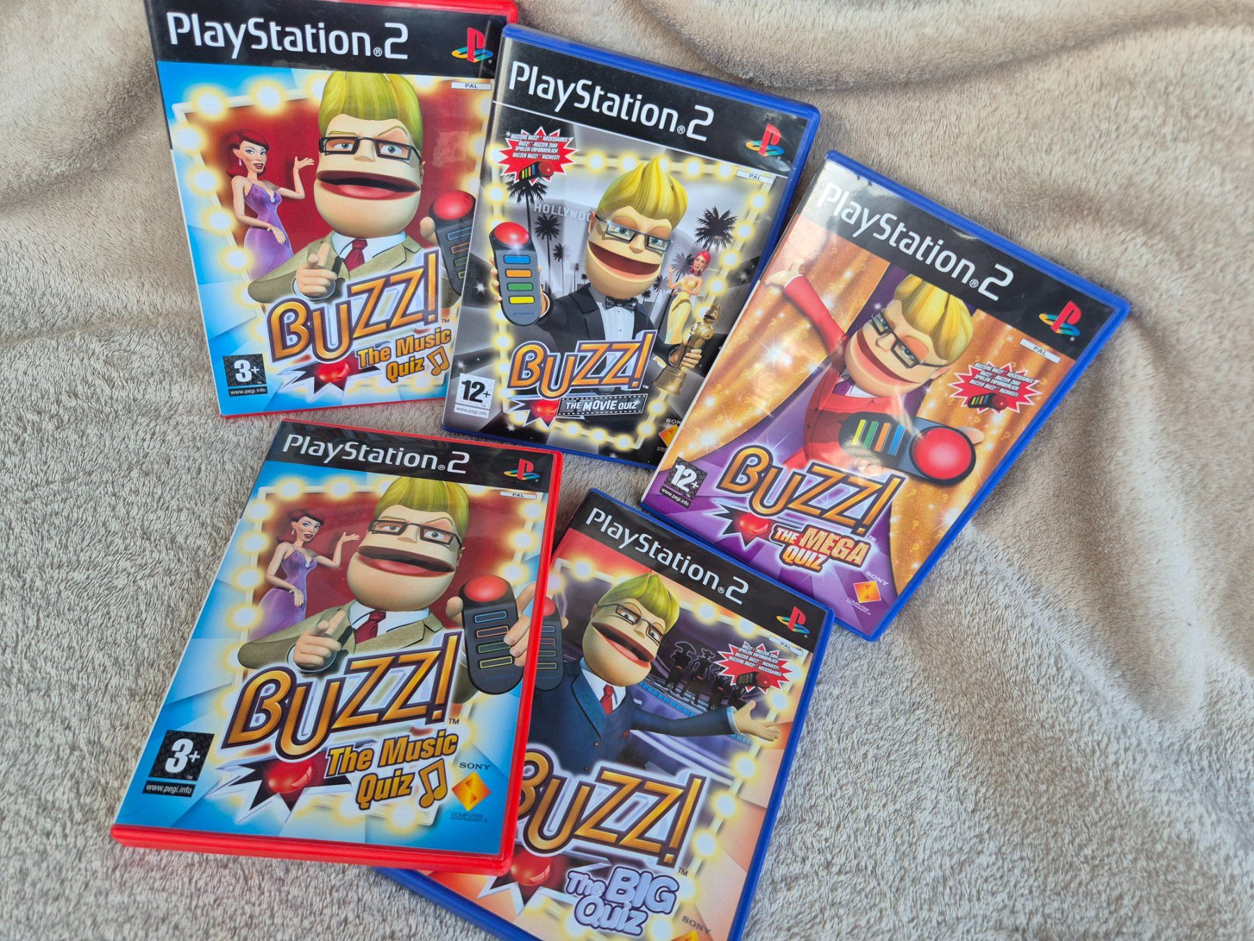 Sony Jeux: PlayStation 2 Buzz! Spiele Bundle mit Controllern – D'occasion à Bellach par Caro29 2