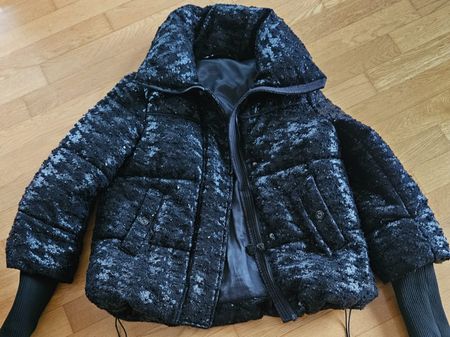 Neuwertige Daunenjacke GUESS schwarz mit Glitzer Gr. M