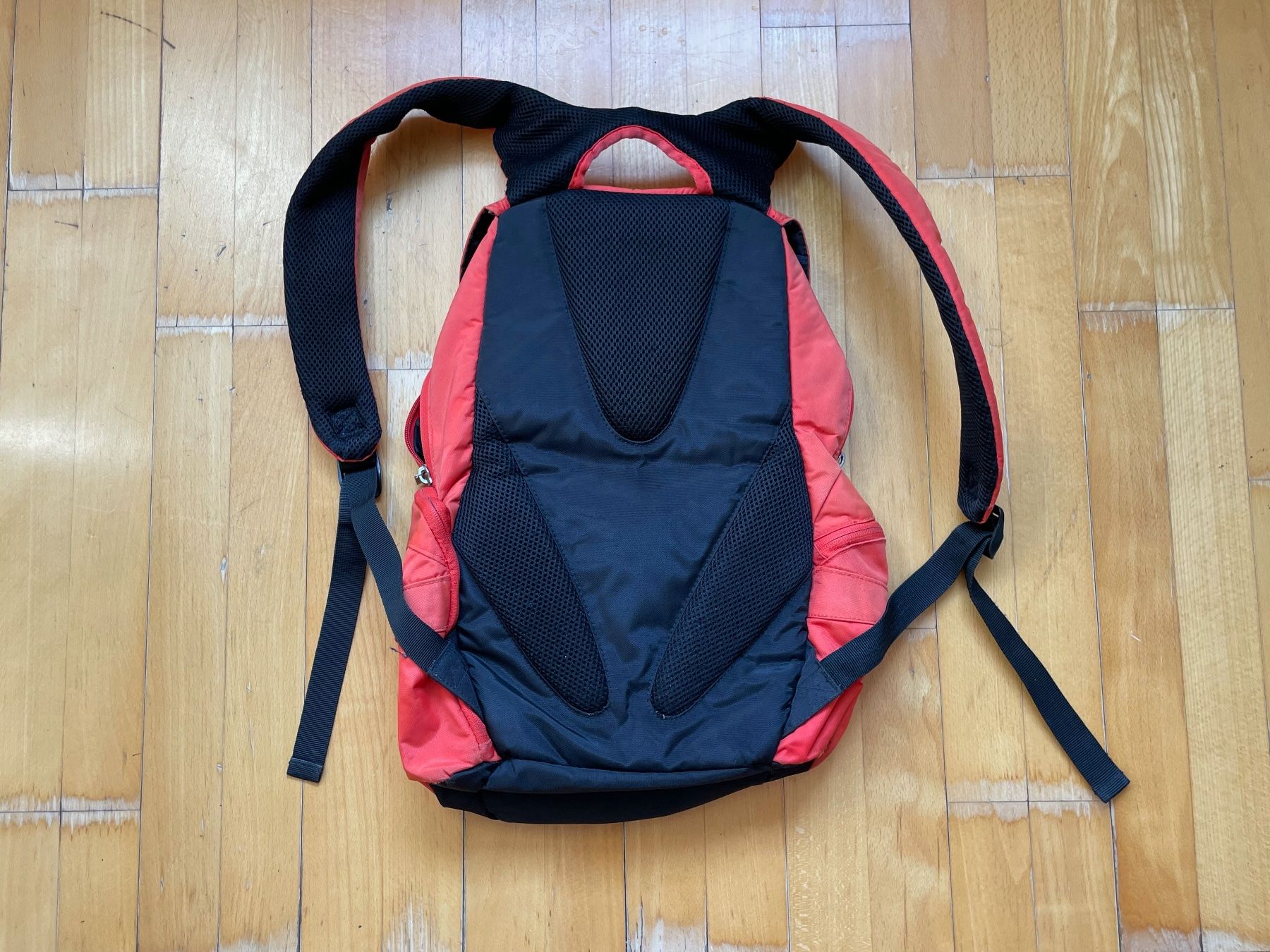 Zaini: Vintage Y2K Backpack Ferrari 25 L – Usato da Zürich venduto da le_souk 1