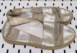Leichte, goldene Espadrilles von Geox- ideal für Sommer