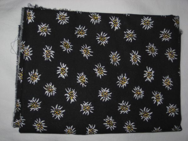Tessuti: Baumwollstoff schwarz mit Edelweiss – Nuovo (secondo la descrizione) da Füllinsdorf venduto da Schlupp