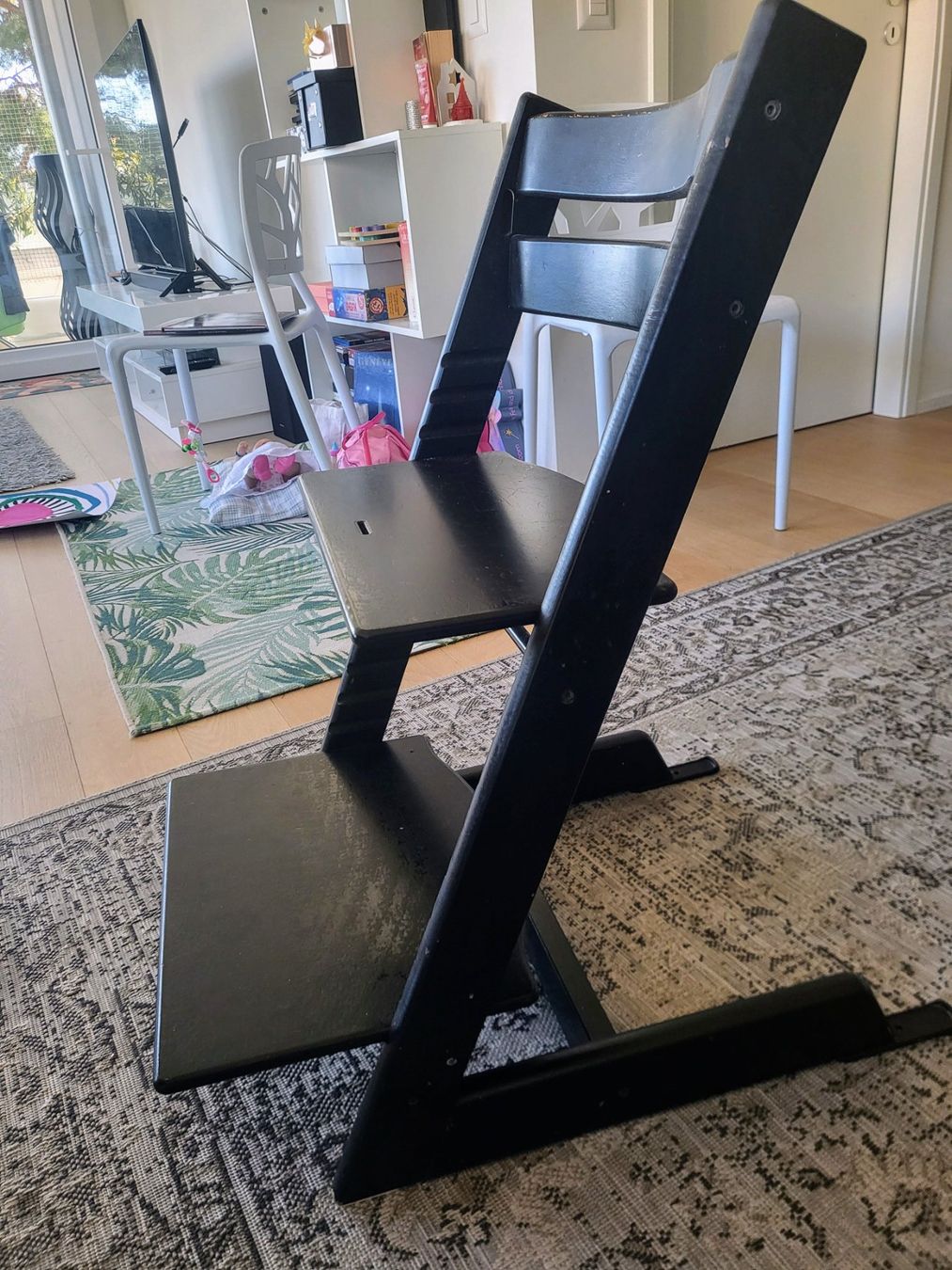 Stokke Hochstühle: Chaise haute Stokke Tripp Trapp Noir - Pratique et stable! – Gebraucht aus Genève von ale_6ms6