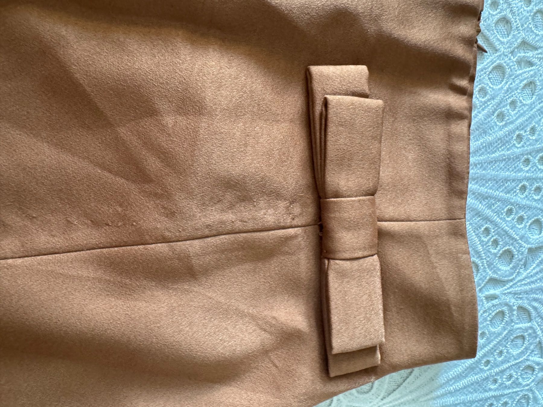 Gonne: Brauner Minirock im Wildlederlook mit Schlitz Gr M – Usato da Frenkendorf venduto da Style365 5