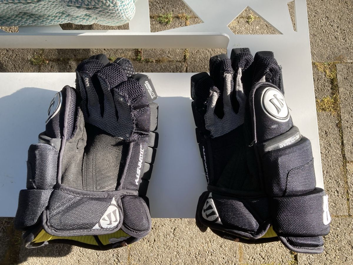 Handschuhe & Handstulpen: Eishockey Handschuhe Warrior – Gebraucht aus Winterthur von niemim 1