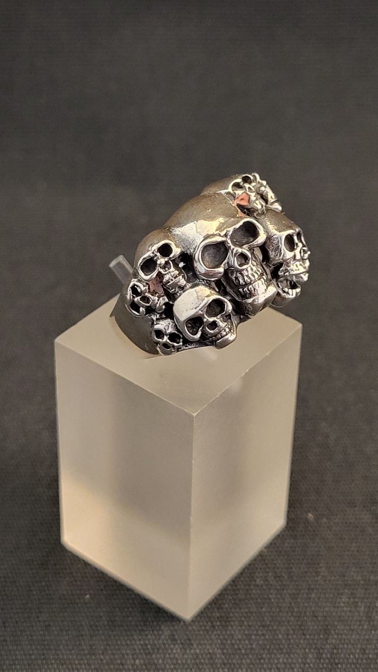Anelli: Totenkopf-Ring Skulls Silber 925 – Usato da Basel venduto da spinne02 1