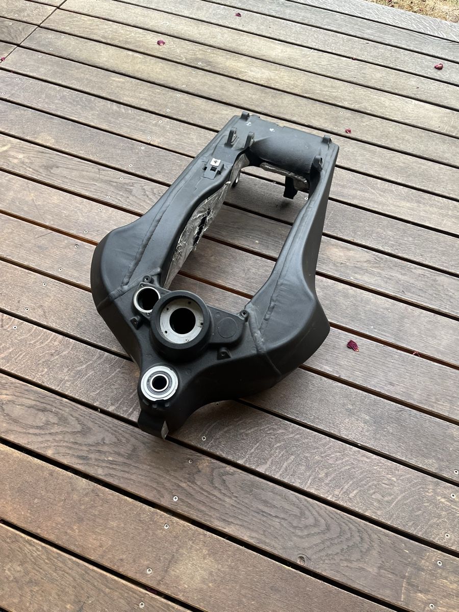 Alle Motorradersatzteile: Buell 1125 R Rahmen – Gebraucht aus Basel von ant_7lph