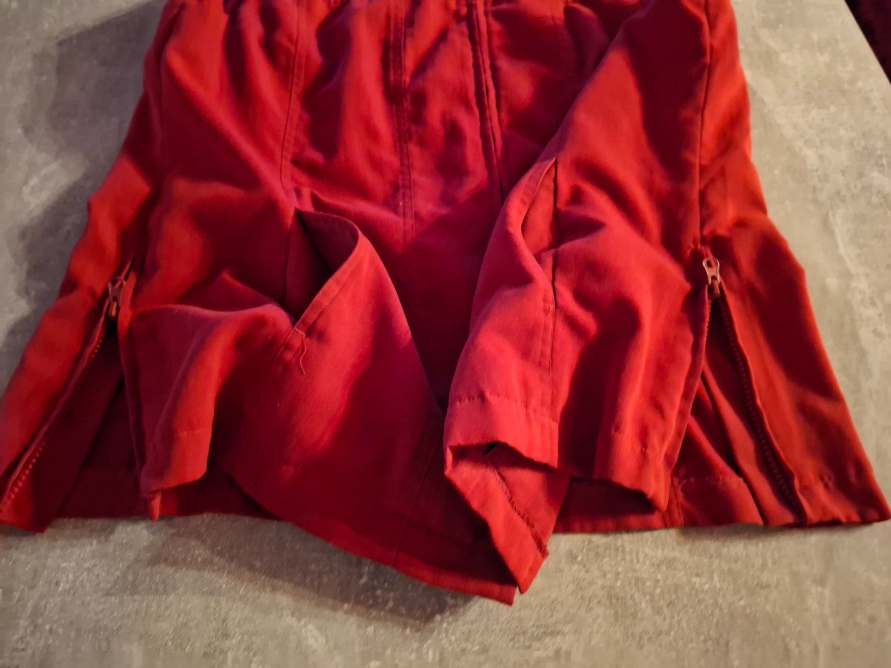 Gilets & Westen: Gilet bordeau taille 42 – Gebraucht aus Villiers von san_jn5w 2
