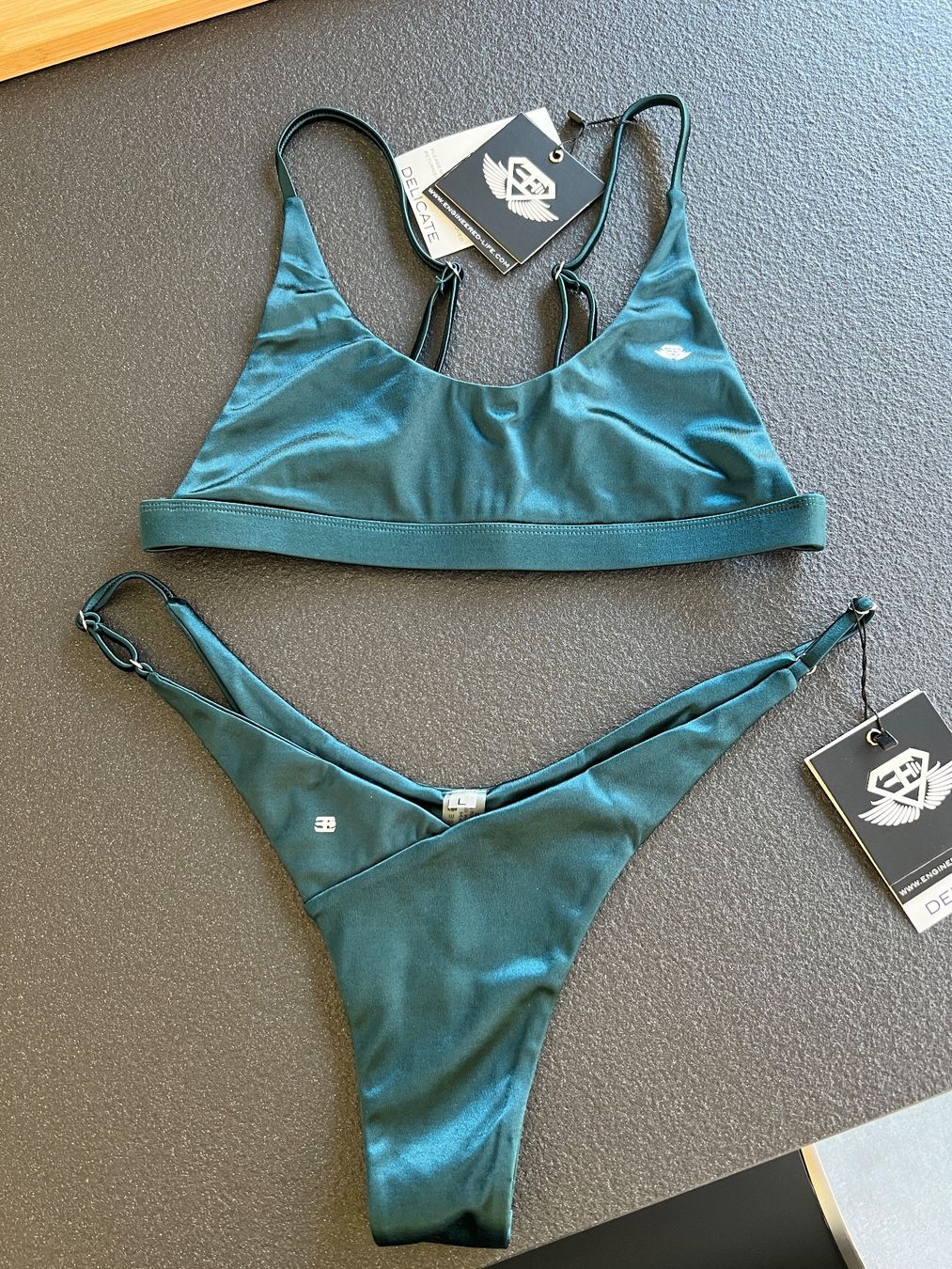 Costumi da bagno & Bikini: Body Engineers String Bikini - New! – Nuovo e nell'imballaggio originale da Cama venduto da UnleashdByAna 5