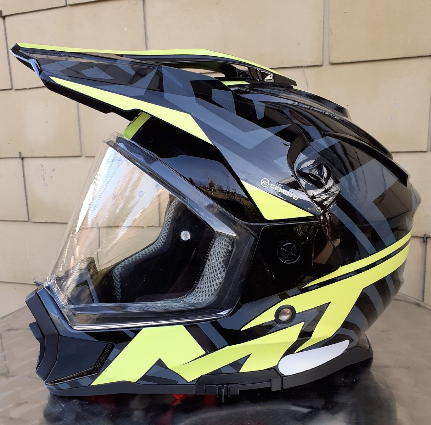 Caschi & visiere: casque Adventure cfmoto – Usato da Ste-Croix venduto da Kula125rpd