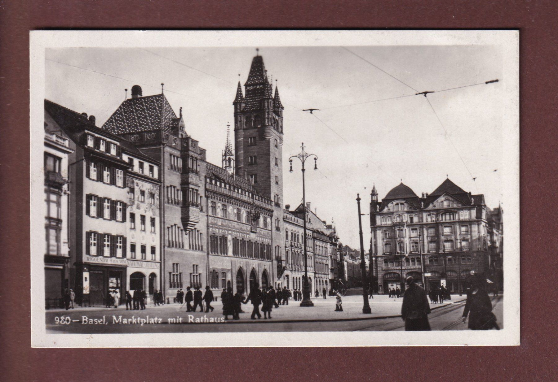 Cartoline postali: BASEL - Marktplatz - Rathaus - 1931 – Usato da Pully venduto da nicecards