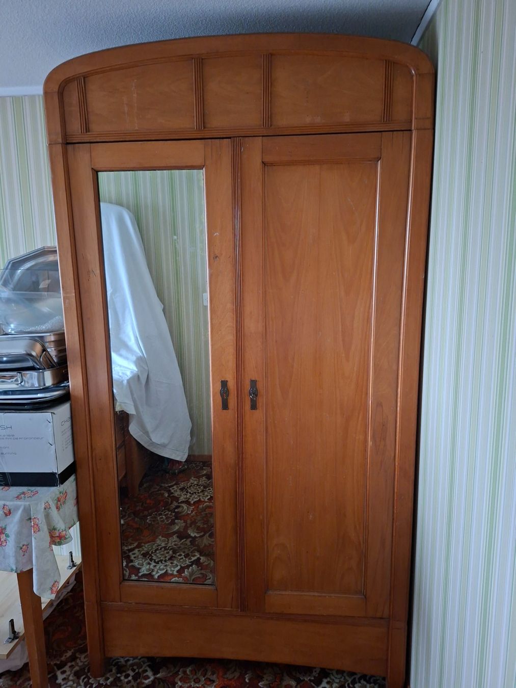 Armadi: alter Schrank mit Spiegel – Usato da Balterswil venduto da Erimaus