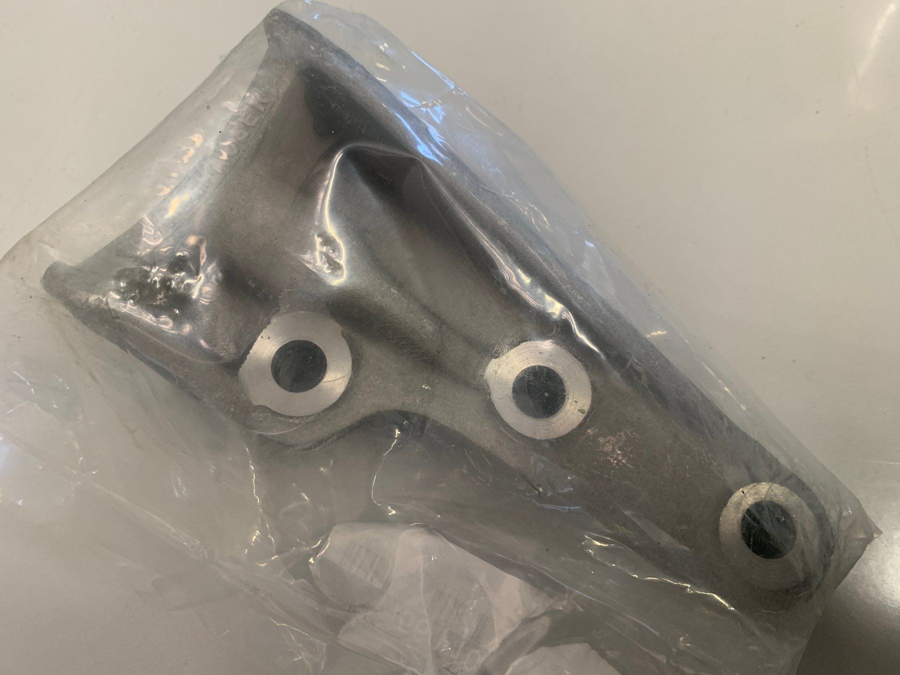 Ford Tutti pezzi di ricambio auto: Ford Flathead V8 Offenhauser Generator Halter | Linke Seite – Nuovo e nell'imballaggio originale da Ottikon venduto da Hogdog 8
