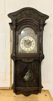 Prunkvolle Jugendstil-Wanduhr mit Halbstundenschlag