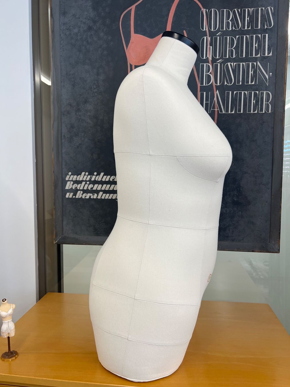 Allestimento di negozi e stand fieristici: Schneiderbüste Gr. 48 von OneForms – Nuovo (secondo la descrizione) da Bern venduto da fidirulla 1