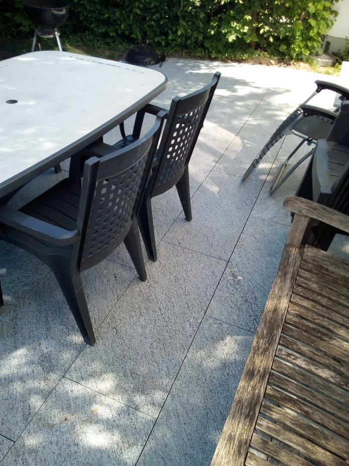 Rivestimenti per pavimenti: Gartenplatten Granitplatten MAGGIA V Gneis geflammt 3 cm – Nuovo (secondo la descrizione) da Thalwil venduto da Qualitaetdesign 2