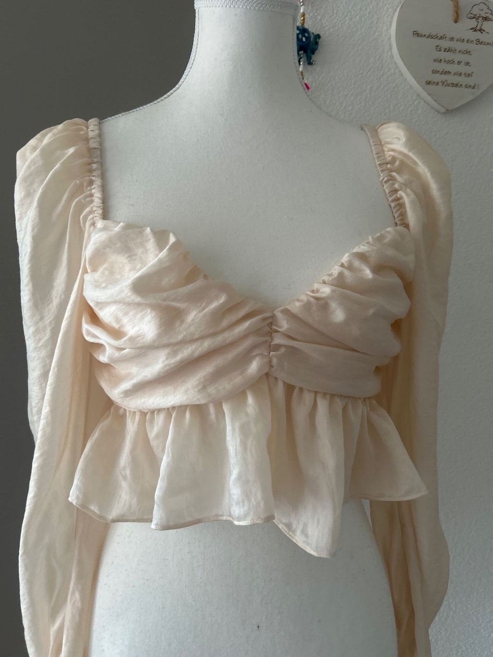 H&M Camicette: Oberteil mit Raffung & Glockenärmeln hellbeige von H&M Gr.36 – Usato da Brunnen venduto da Nala2929 1