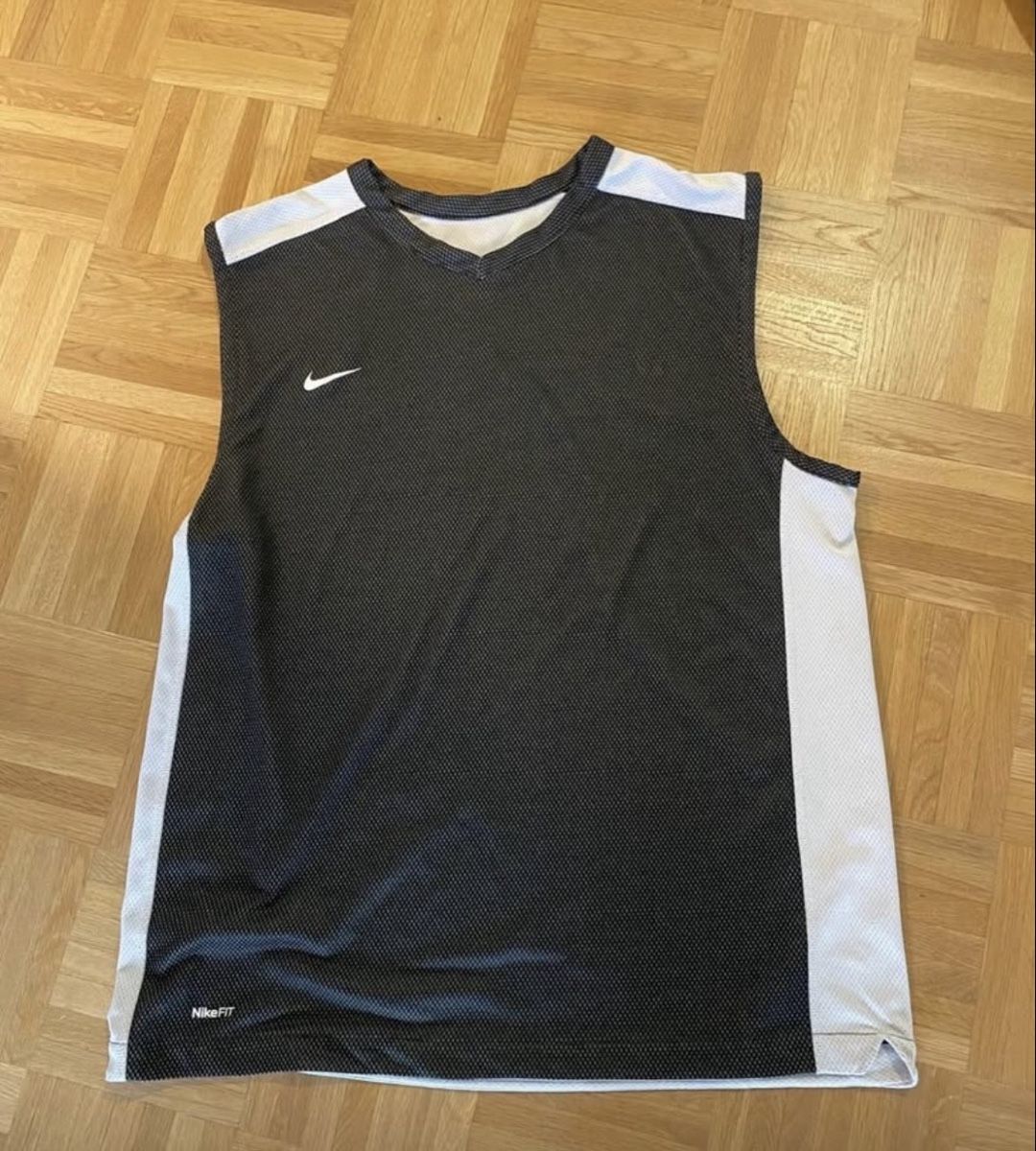 Canottiere & Pantaloni: Nike Basketballshirt – Usato da Wiesendangen venduto da s_n_fcg8
