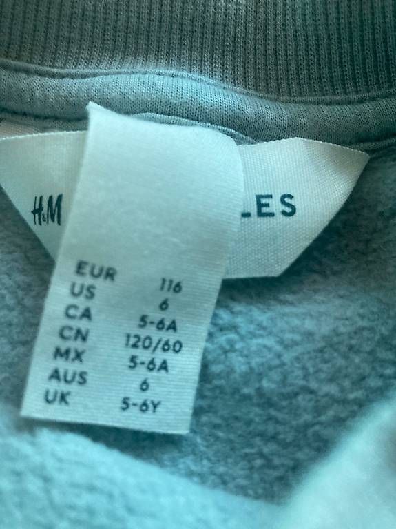 Maglioni & Felpe: Cooler Pulli Gr. 116 mit Print – Usato da Zürich venduto da rundeshaus1 2