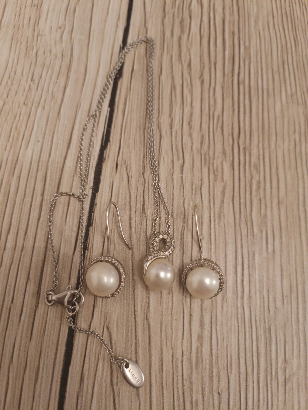 Esprit Colliers: Kette mit Ohrenringli – D'occasion à Therwil par Lali1921 1