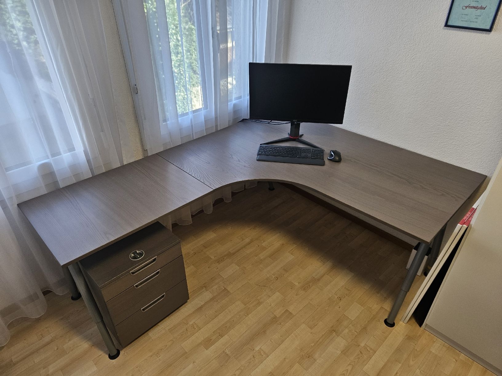 Schreibtische: Bürotisch L-Form – Gebraucht aus Dagmersellen von ChregiBume