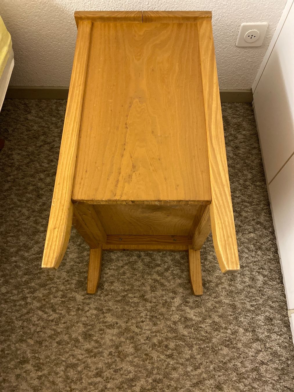 Comodini: Vintage Nachttischchen aus Holz mit Glasplatte – Usato da Weinfelden venduto da urs_wq67 4