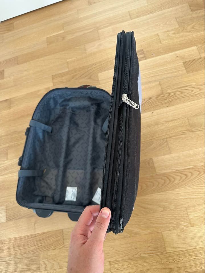 Autres aviation: Carry On Suitcase – D'occasion à Zürich par mc_172 5