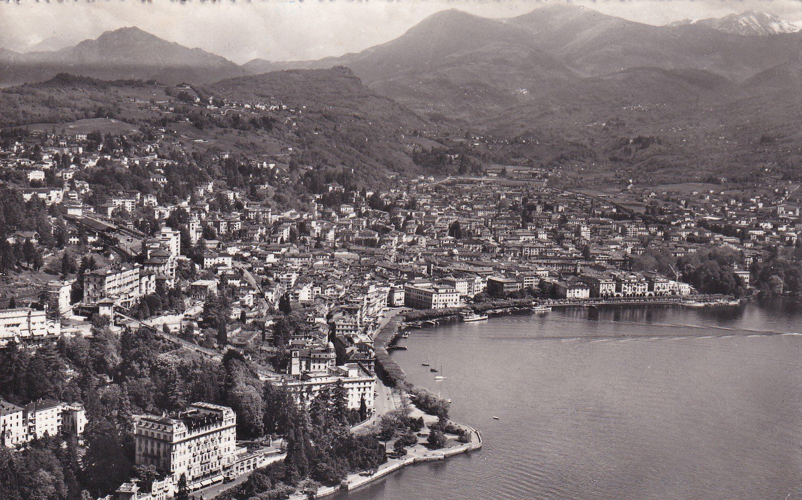 Cartoline postali: Lugano Veduta area – Usato da Cormoret venduto da Pascalll2001