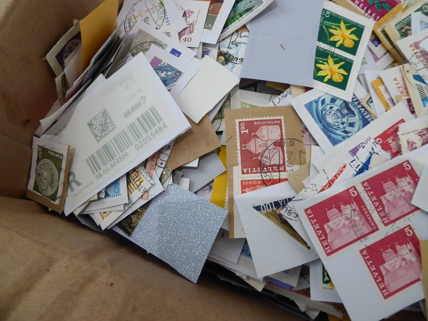Tutti i francobolli: Interessanter Posten Schweiz auf Papier – Usato da Rothrist venduto da swisstools 3