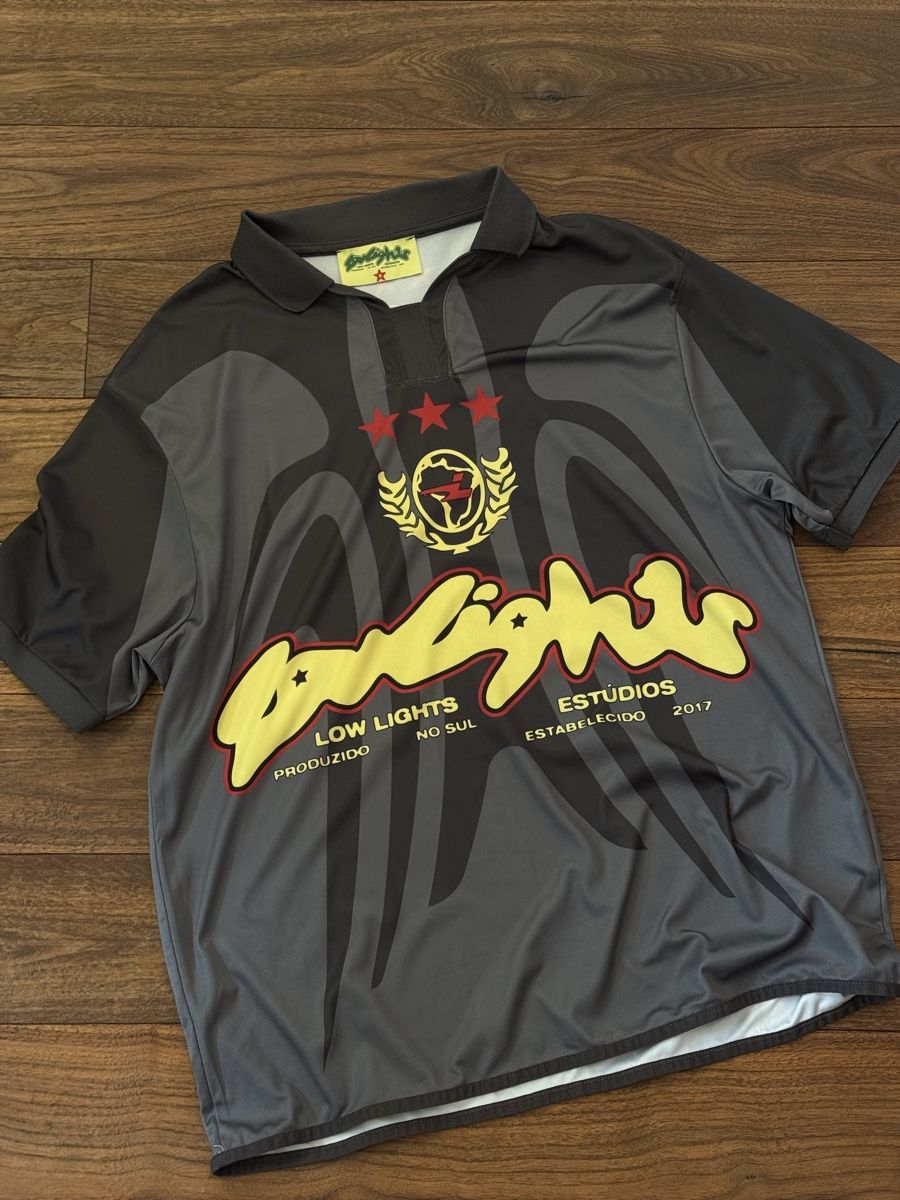 Canottiere & Pantaloni: low lights studios jersey – Usato da Zürich venduto da one_6cds
