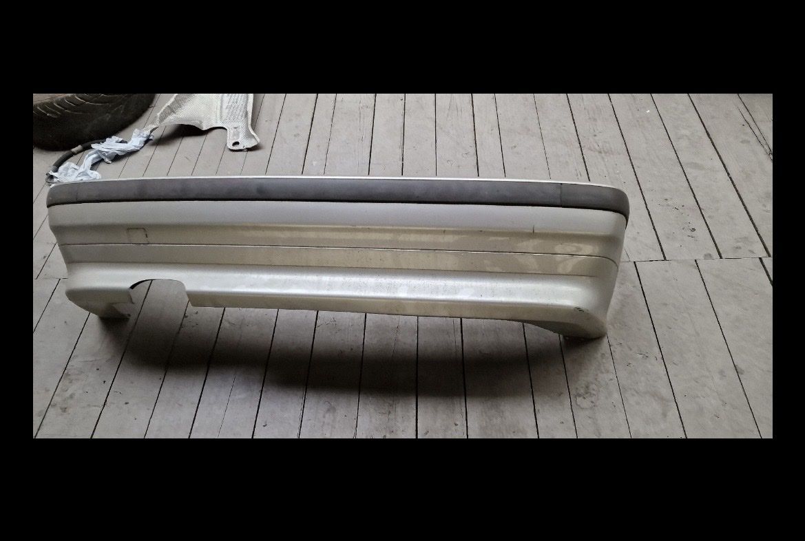BMW Tutti pezzi di ricambio auto: BMW E36 Compact Stosstange hinten, – Usato da Buchs AG venduto da twinturbo2