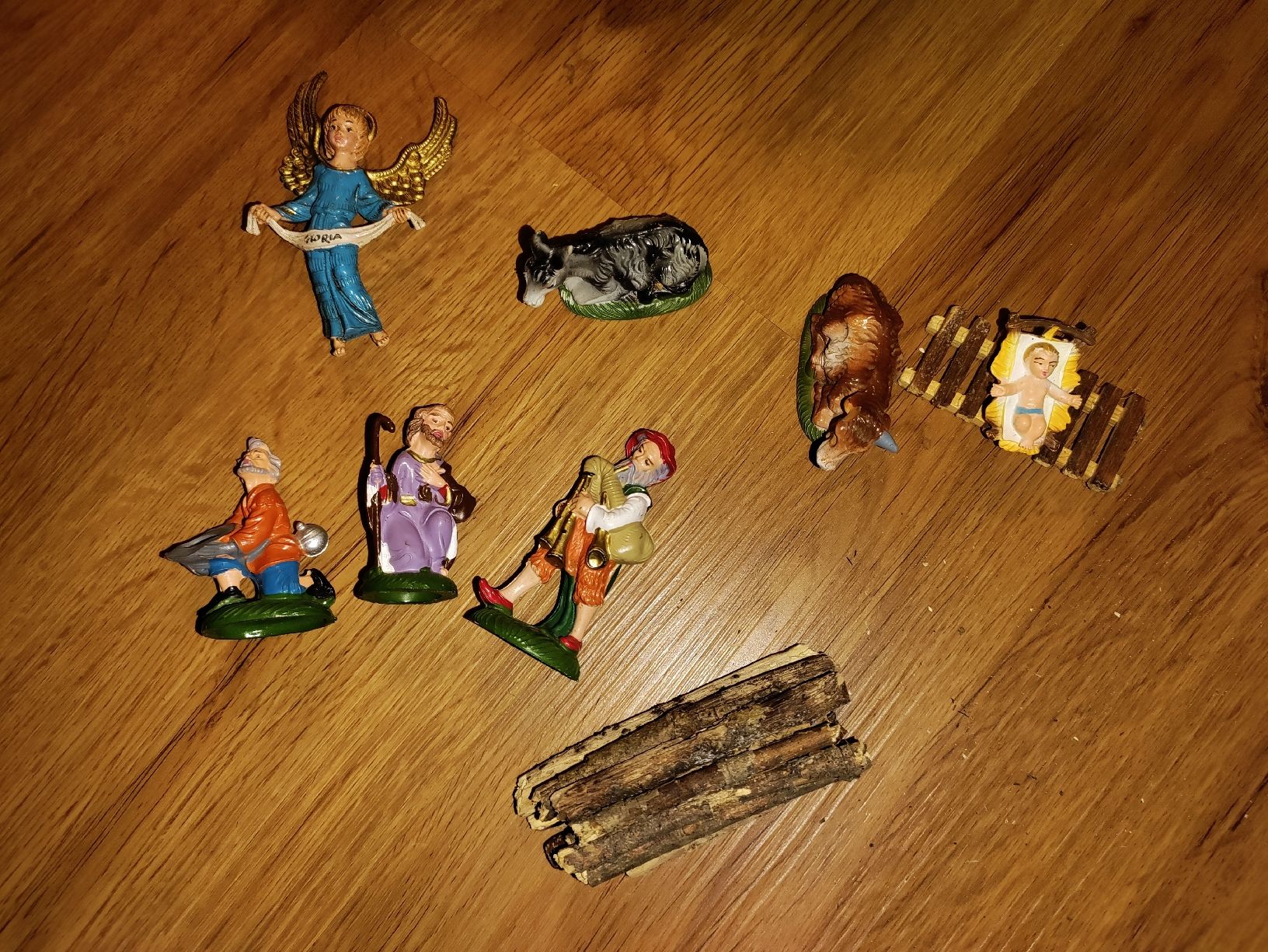 Alle Dekorationen: Grosse Weihnachtskrippe mit Figuren, Handarbeit – Gebraucht aus Fideris von VonRiva86 3