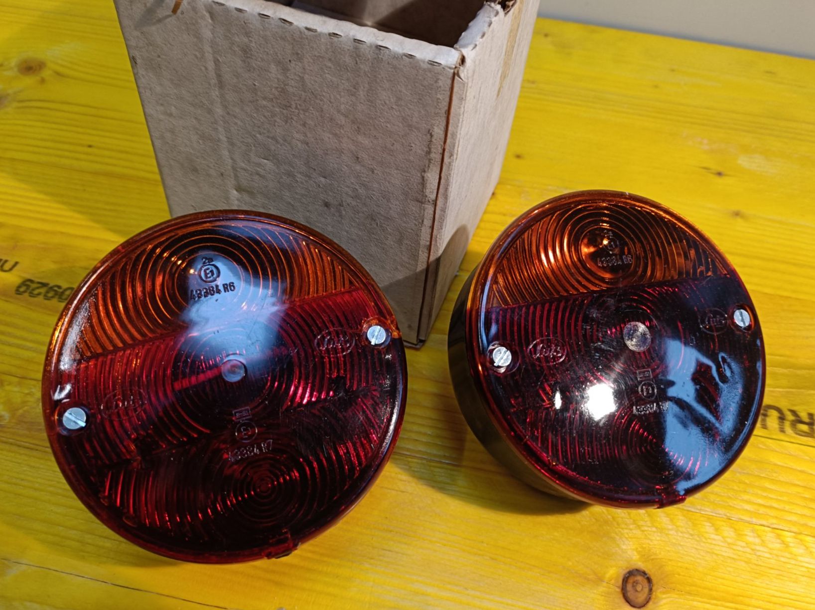 Tutti pezzi di ricambio auto: Originale Oldtimer Rückleuchten Set Neu – Nuovo e nell'imballaggio originale da Hombrechtikon venduto da Unser_Hofer
